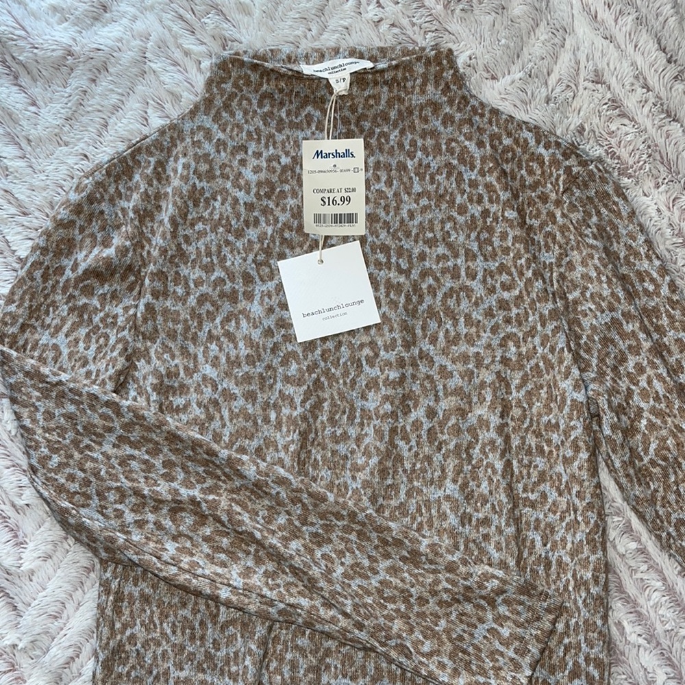 Soft long sleeve semi turtle neck cheeta print